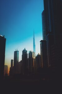 what are the disadvantages of living in dubai
